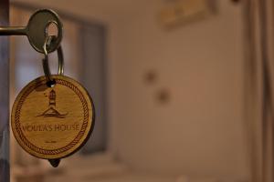 斯基亚索斯镇Voula's House的带有路易之家标志的钥匙链