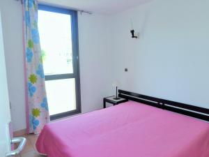 APPARTEMENT 46M², 1 CHAMBRE, PISCINE, TENNIS, PLAGE DIRECT客房内的一张或多张床位