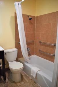 波特兰市中心温德姆旅程住宿的一间浴室