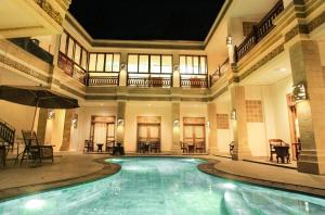 Ndalem Nuriyyat Villa, Spa & Skin Care内部或周边的泳池