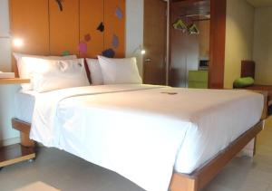 萨邦麦可思万酒店客房内的一张或多张床位