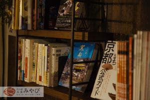 京都京小宿 五条雅的书架上堆满了书