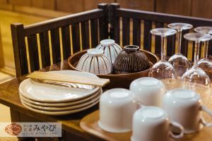 京都京小宿 五条雅的盘子,杯子,盘子的桌子