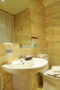 ETH普摩尔酒店的一间浴室