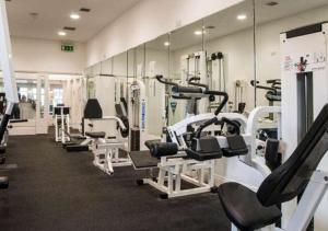 亚达尔The Dunraven, Adare的健身房,配有一系列跑步机和机器