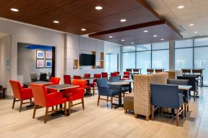 Holiday Inn Express & Suites - Romeoville - Joliet North, an IHG Hotel酒廊或酒吧区