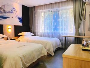深圳市华联精品酒店客房内的一张或多张床位