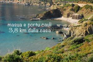 内比达Il Tramonto Tanca Piras的享有海滩美景,距离马萨拉(marsala)和波琴钦(Portcincin)有公里
