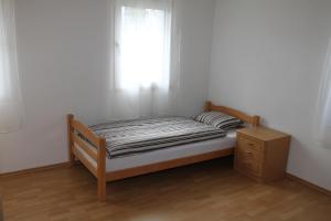 Suhr Guest House Aarau Switzerland客房内的一张或多张床位