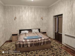 乌尔根奇MOTEL LION的卧室配有一张床