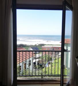 奥亚阿雷纳酒店的客房设有窗户,享有海景。
