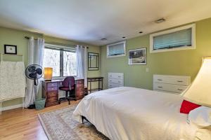 GoshenPeaceful Goshen Cottage with Screened Porch and Views!的相册照片