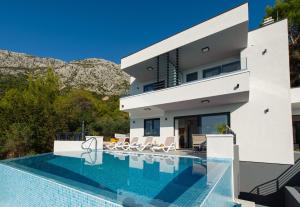 兹沃格谢Villa Leona a luxury villa near Makarska, heated pool的相册照片