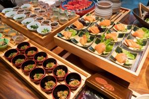 曼谷曼谷日航酒店的自助餐,包括各种食物