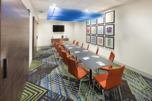 Holiday Inn Express & Suites - Indianapolis NW - Zionsville, an IHG Hotel商务区和/或会议室