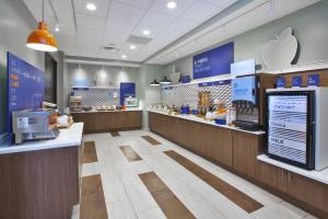 奥本希尔斯Holiday Inn Express - Auburn Hills South, an IHG Hotel的相册照片