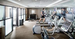 俄克拉荷马城市中心智选假日酒店 - 布里克的健身中心和/或健身设施