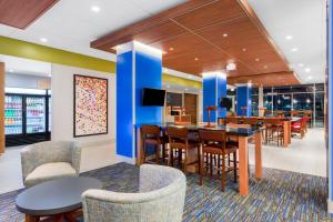 Holiday Inn Express & Suites - Union Gap - Yakima Area, an IHG Hotel酒廊或酒吧区