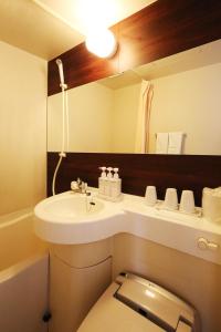松本万屋酒店的一间浴室