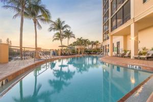 Holiday Inn Club Vacations Sunset Cove Resort, an IHG Hotel内部或周边的泳池