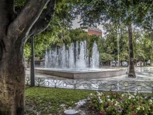 奥里韦拉雷伊提奥多汨罗旅馆的公园中央的喷泉