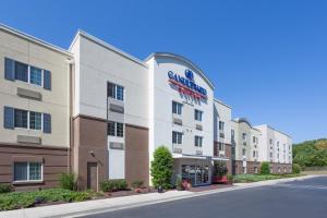 河边城Candlewood Suites Aberdeen-Bel Air, an IHG Hotel的酒店前方的图片