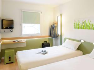 波尔多机场宜必思快捷酒店客房内的一张或多张床位