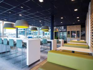 宜必思经济型酒店鹿特丹海牙机场店餐厅或其他用餐的地方