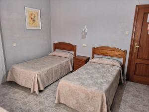 Hostal Pensión Rosada客房内的一张或多张床位
