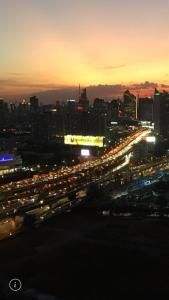 曼谷Supalai Rama9 Monthly的夜夜空满城的城市