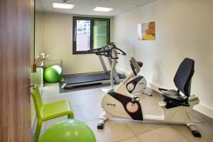 多米蒂斯莱沙布勒多洛公寓式酒店的健身中心和/或健身设施