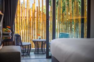 Hotel Clover Patong Phuket - SHA Plus的休息区