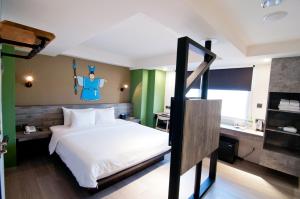 虎尾春秋文创设计旅店客房内的一张或多张床位