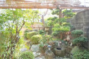 Kyo Obataya外面的花园