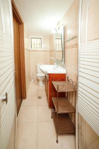 Cozy Studio "De Shalit"的一间浴室