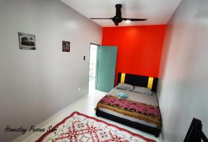Pesona Suri Homestay客房内的一张或多张床位