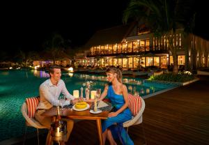 Mercure Maldives Kooddoo Adults-Only Resort的酒水