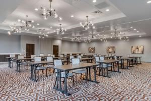 Cambria Hotel Richardson - Dallas餐厅或其他用餐的地方