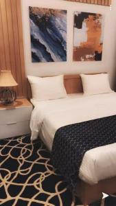 Juri Ahla Al Masayef Furnished Units客房内的一张或多张床位