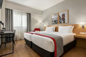 Ramada by Wyndham Madrid Getafe客房内的一张或多张床位