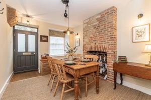 伍德斯托克Oxfordshire Living - The Bowler Hat Cottage - Woodstock的相册照片