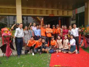 西哈努克PACI Hotel&SPA的一群人用红地毯上的照片