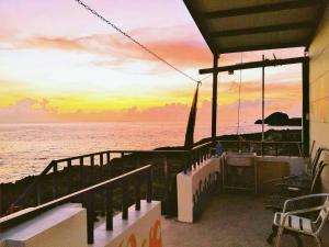 Lanyu蘭嶼小島觀海旅宿的从船上的甲板上欣赏到海景