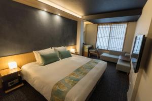 Miru Kyoto Nishiki客房内的一张或多张床位