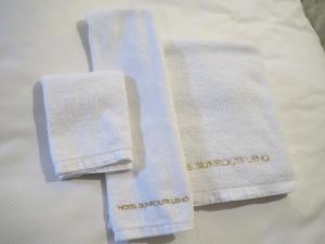 东京恒星上野太阳道大饭店的床上有两条白色毛巾