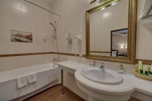 布里斯托尔spa酒店的一间浴室