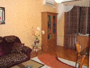 Apartment Lux nearby Ukraina Moll的休息区