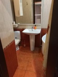 Apartment Lux nearby Ukraina Moll的一间浴室