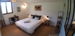 Manou du Lac Annecy客房内的一张或多张床位