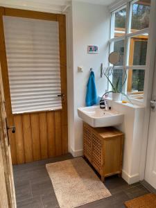 Privé sauna & terras - Aachen Vaals Drielandenpunt的一间浴室